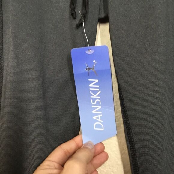 Danskin Seamless Capri Leggings (E5) - Picture 3 of 5